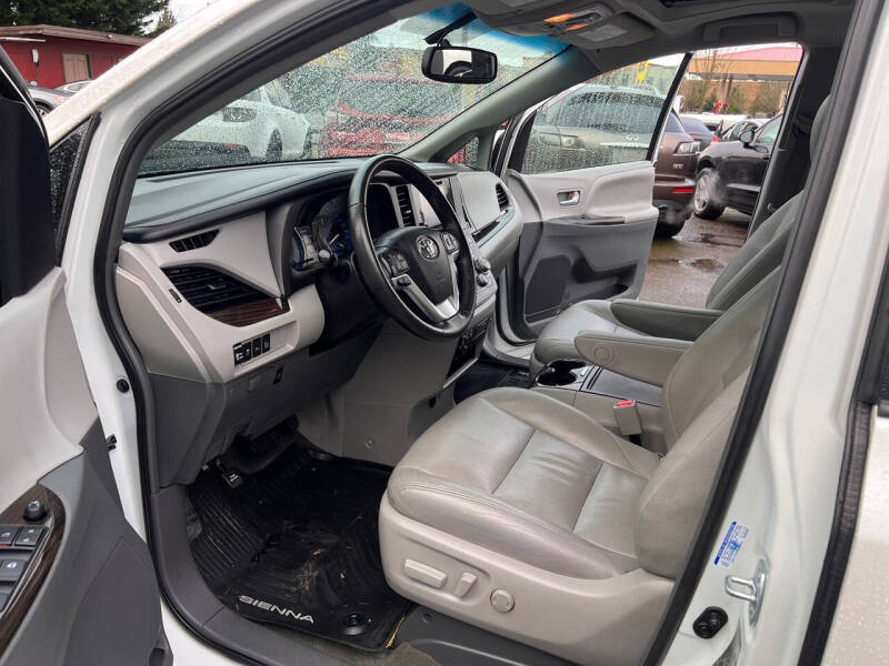 2017 Toyota Sienna XLE 7-Passenger
