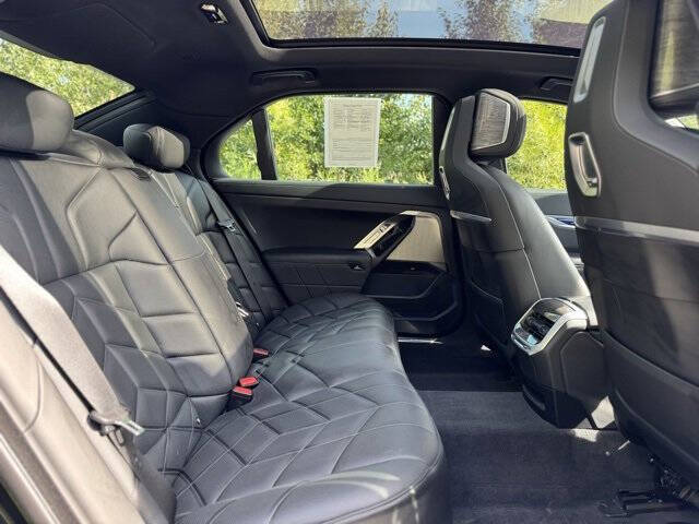 2024 BMW 7 Series 750e xDrive