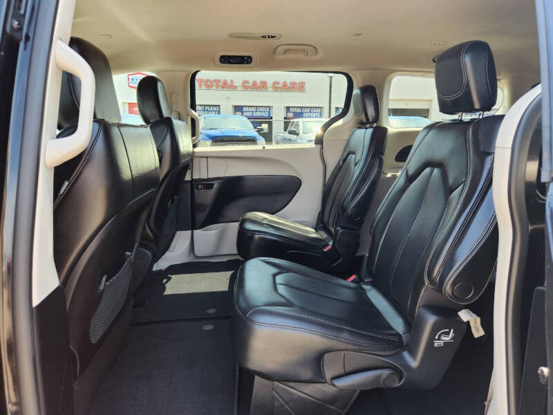 2020 Chrysler Voyager LXi