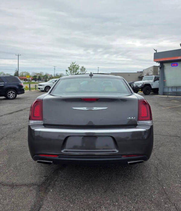 2017 Chrysler 300 Limited