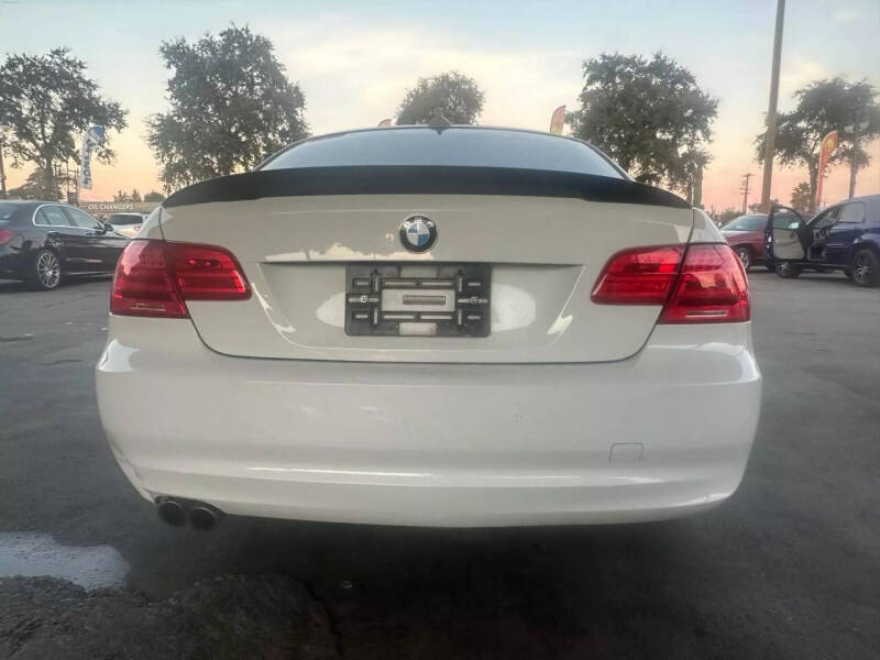 2011 BMW 3 Series 328i photo 4