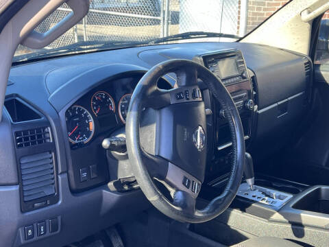 2014 Nissan Titan SV