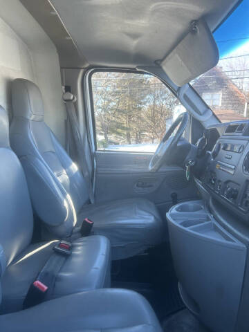 2010 Ford E-Series E-450 SD