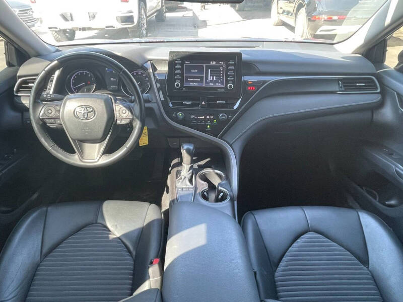 2022 Toyota Camry SE