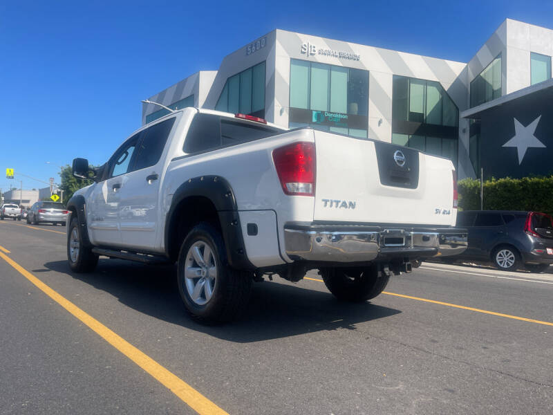 2011 Nissan Titan SV