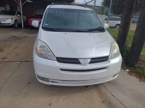 2004 Toyota Sienna for sale at UGWONALI MOTORS in Dallas TX