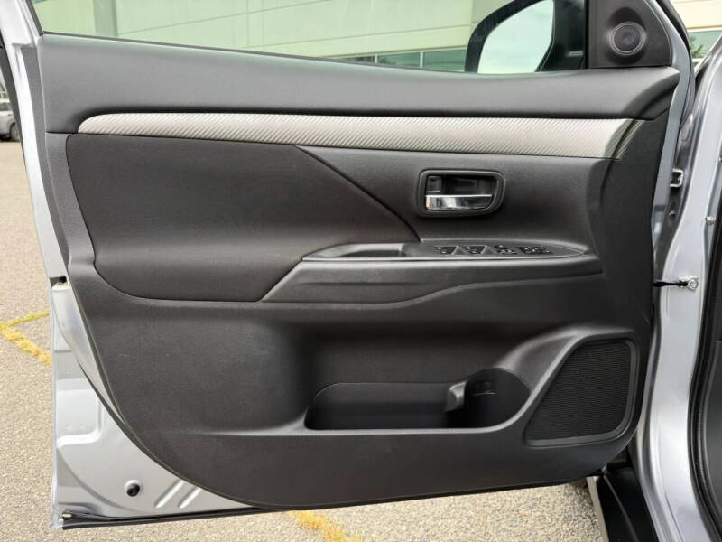 2016 Mitsubishi Outlander ES