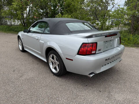 2004 Ford Mustang GT Deluxe