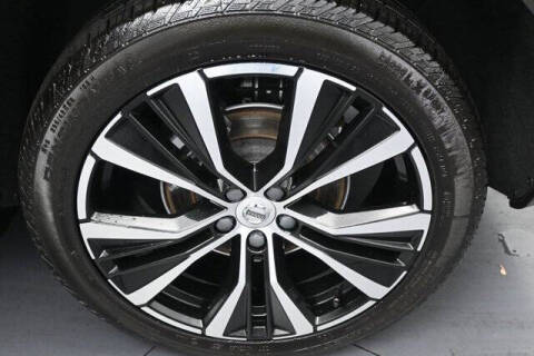 2023 Volvo XC60 B5 Plus Dark Theme