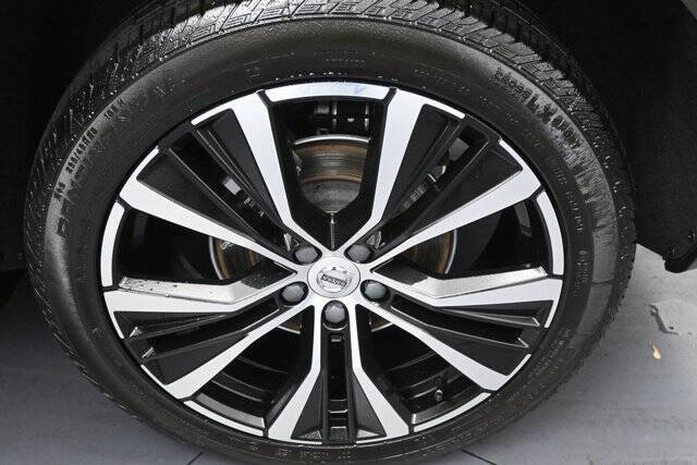 2023 Volvo XC60 B5 Plus Dark Theme