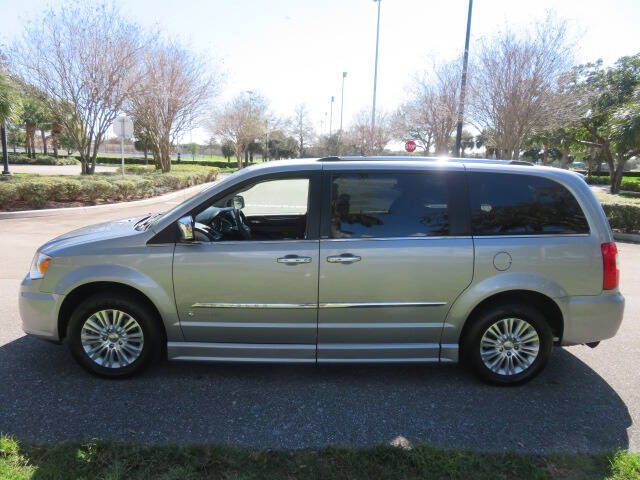 2013 Chrysler Town and Country Limited