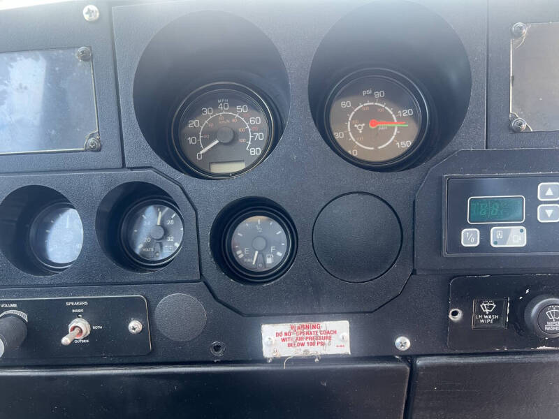 2004 Motor Coach Industries D4500