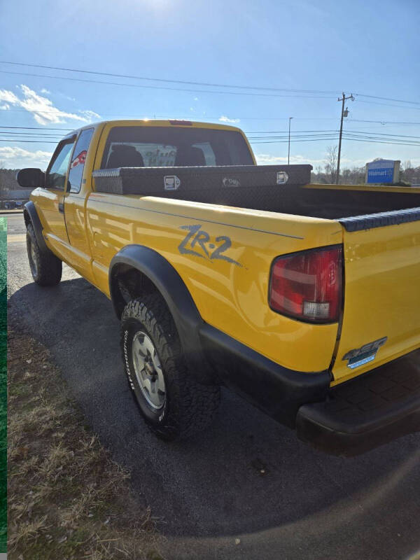 2003 Chevrolet S-10 LS photo 6