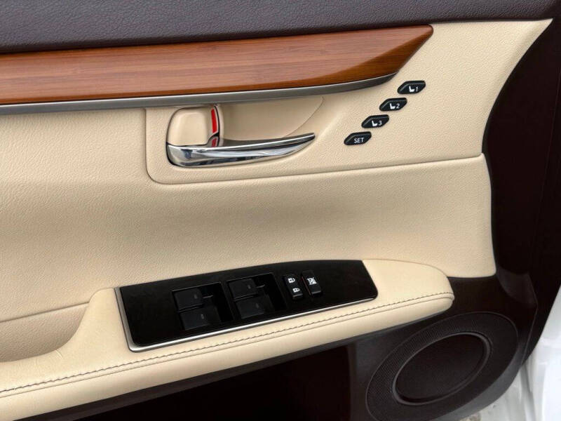 2017 Lexus ES 300h