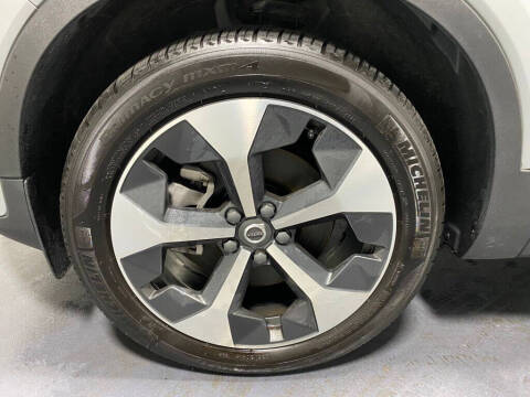 2024 Volvo XC40 B5 Plus Bright Theme