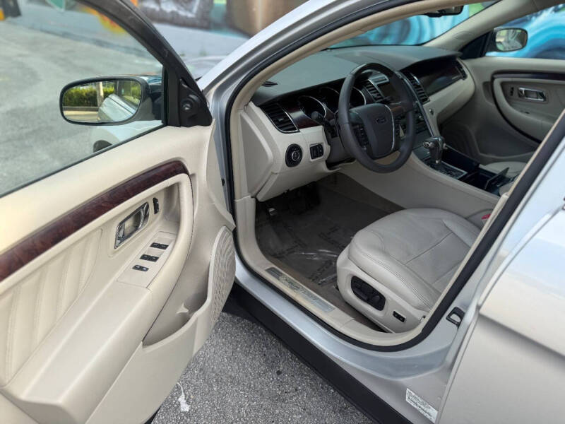 2010 Ford Taurus Limited