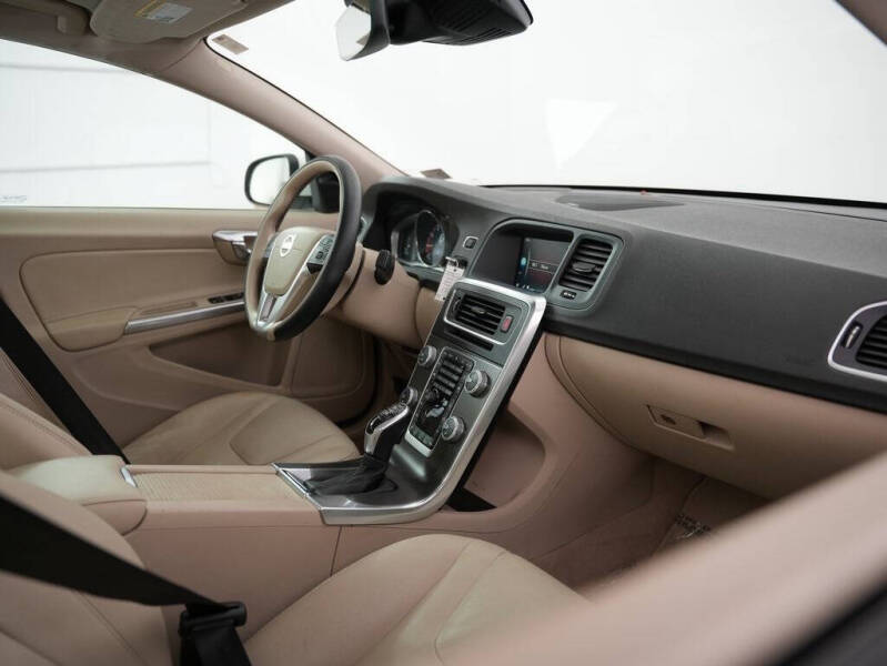 2015 Volvo S60 T5 Drive-E Platinum