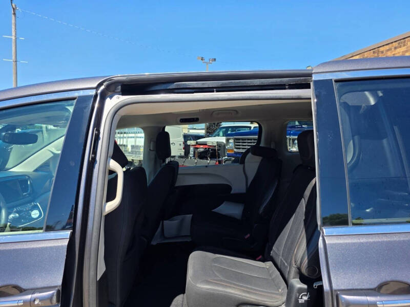 2017 Chrysler Pacifica Touring-L