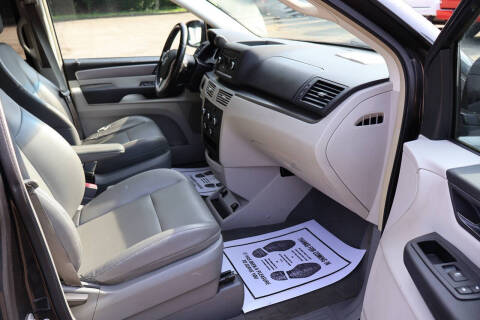 2012 Volkswagen Routan SE