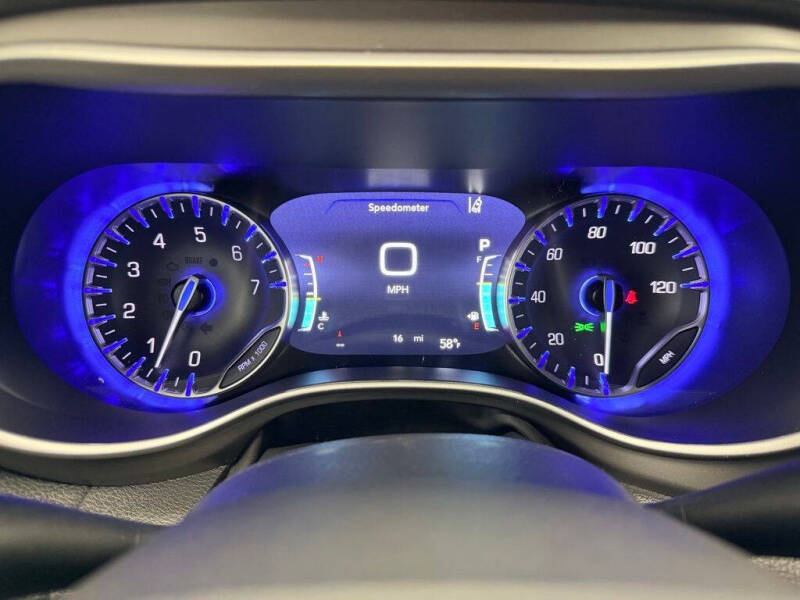 2027 Chrysler Pacifica Select