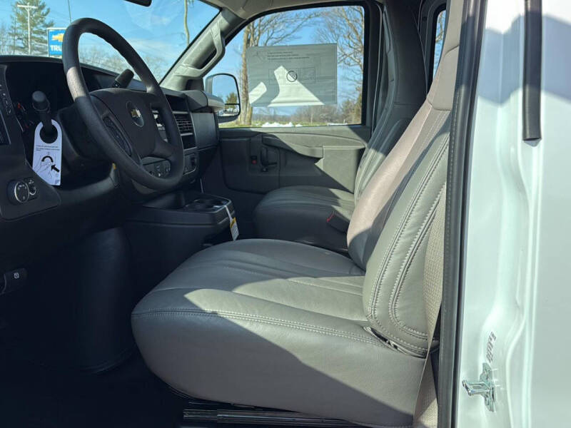 2025 Chevrolet Express 2500