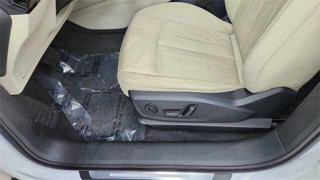 2022 Audi e-tron quattro Premium