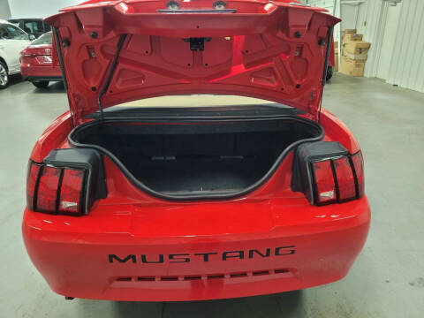 2004 Ford Mustang Deluxe