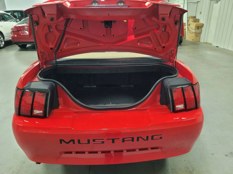 2004 Ford Mustang Deluxe