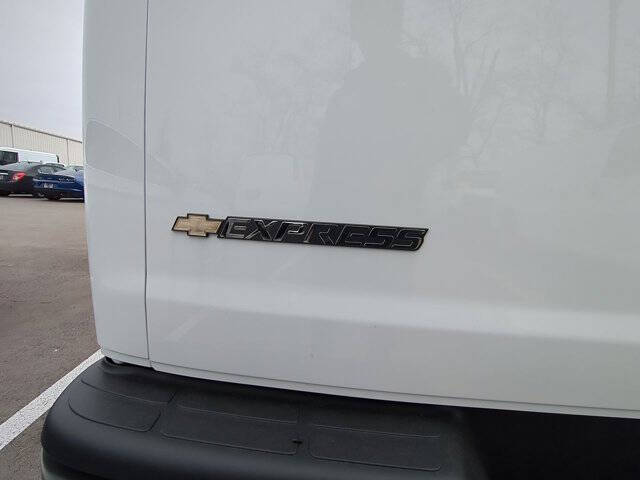 2025 Chevrolet Express 2500