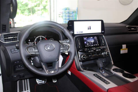 2025 Lexus LX 700h F SPORT Handling