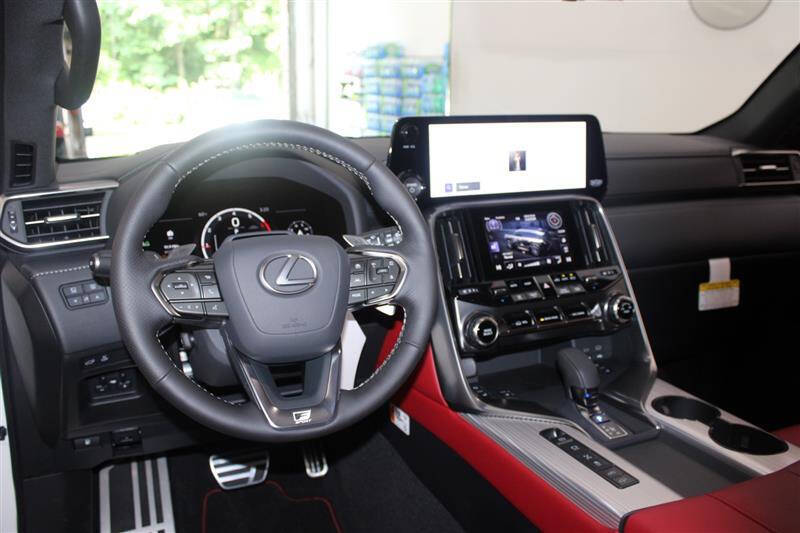 2025 Lexus LX 700h F SPORT Handling