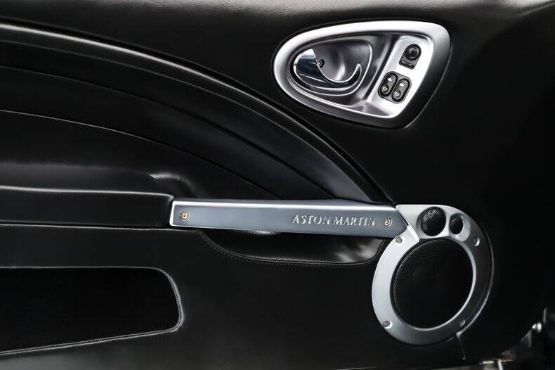 2003 Aston Martin V12 Vanquish