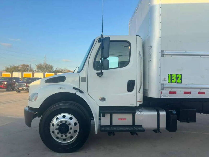 2020 Freightliner M2 106