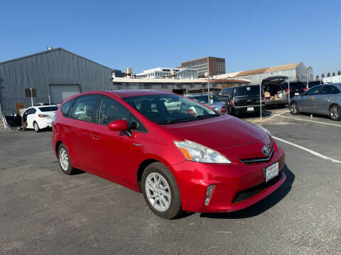 2012 Toyota Prius v Three