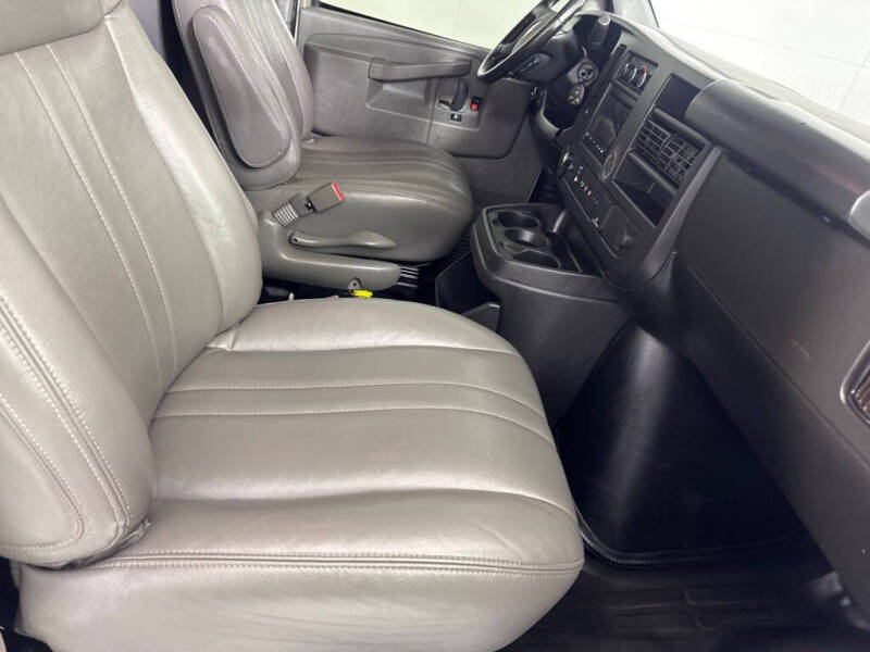 2022 Chevrolet Express 2500