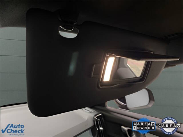 2025 Volvo XC40 B5 Core Bright Theme