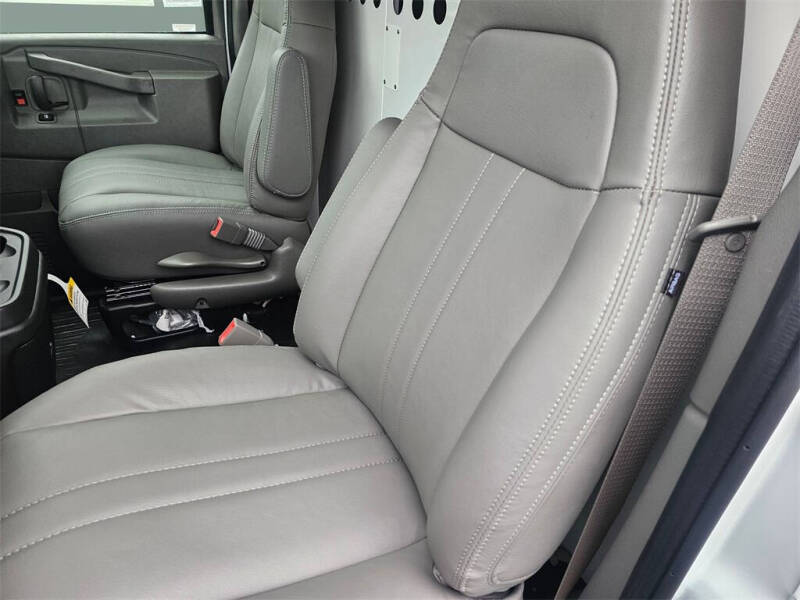 2025 Chevrolet Express 2500