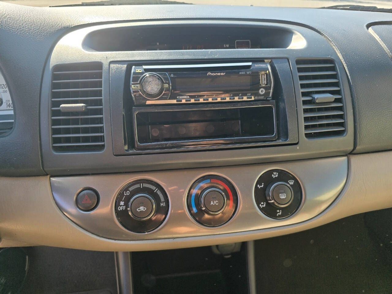 2004 Toyota Camry for sale at QUEENSGATE AUTO SALES in York, PA