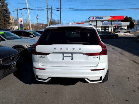2024 Volvo XC60 B5 Plus Dark Theme