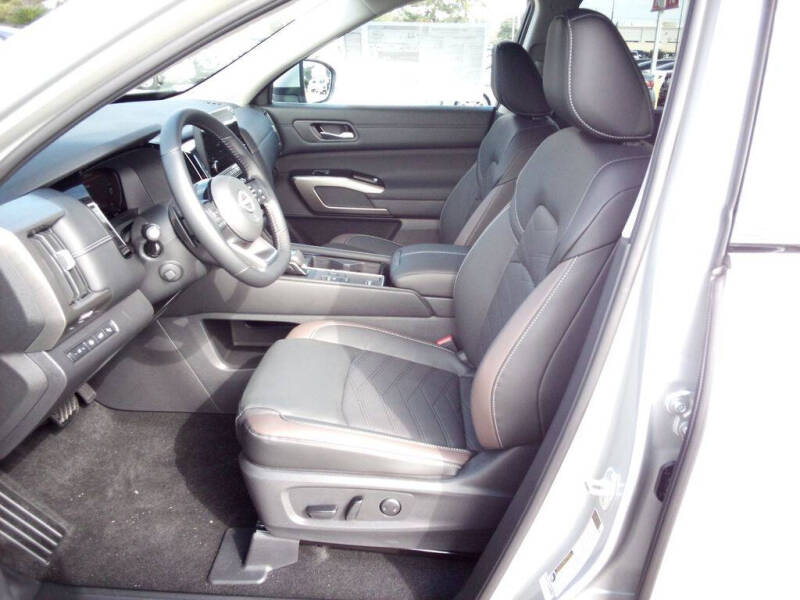 2025 Nissan Pathfinder Platinum