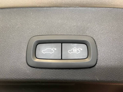 2022 Volvo XC40 T5 R-Design