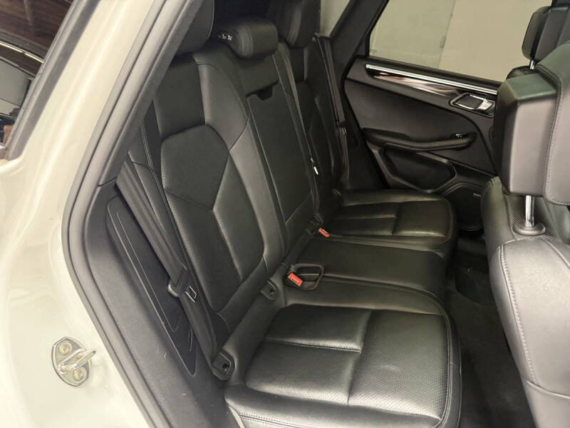 2017 Porsche Macan