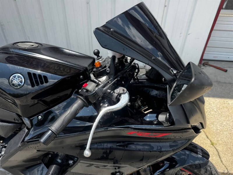 2025 Yamaha YZF-R7 -