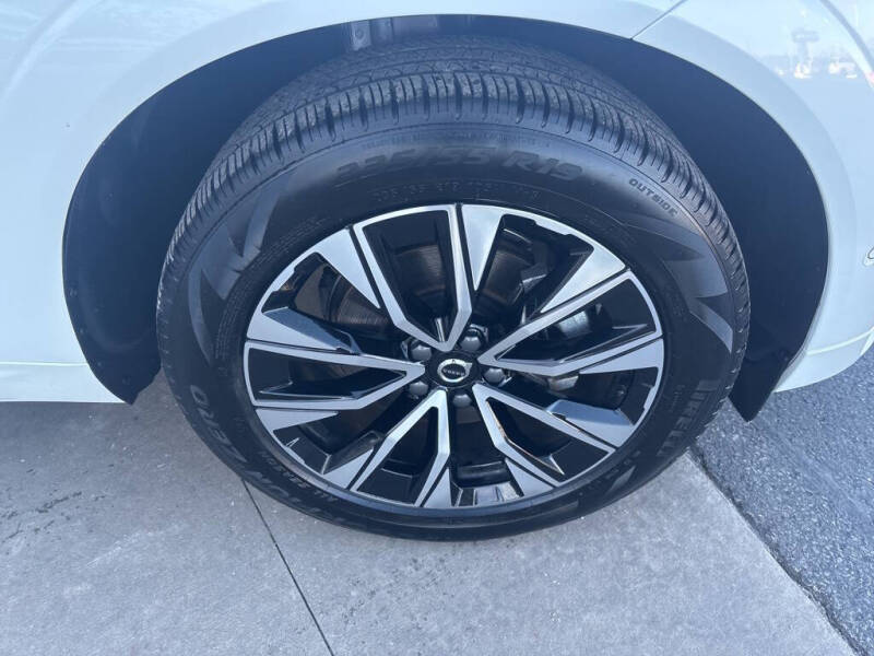 2025 Volvo XC60 B5 Plus Dark Theme