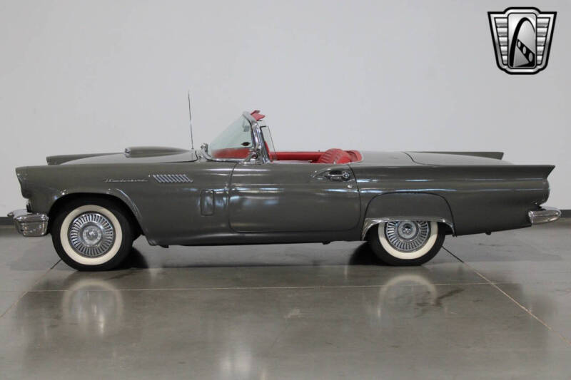 1957 Ford Thunderbird