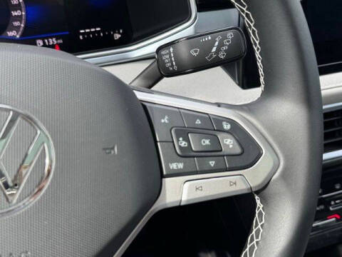 2025 Volkswagen Taos SE 4Motion