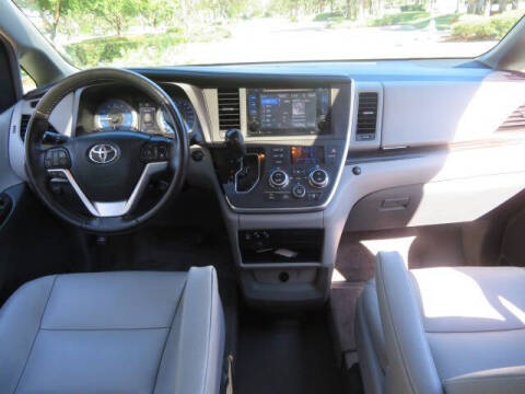 2017 Toyota Sienna XLE Premium 8-Passenger