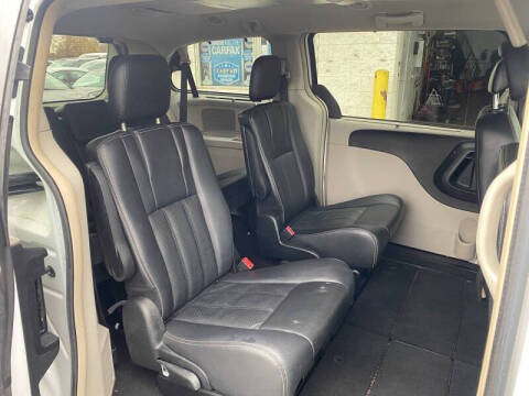 2014 Chrysler Town and Country Touring-L