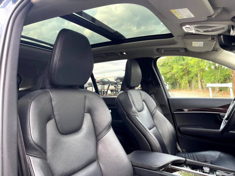 2019 Volvo XC90 T6 Momentum