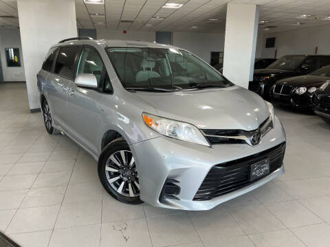 2019 Toyota Sienna for sale at Auto Mall of Springfield in Springfield IL